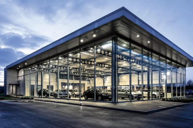 Waarom is het ontwerp met grote overspanningen het belangrijkste voordeel van de constructie van autoshowrooms met een stalen frame?