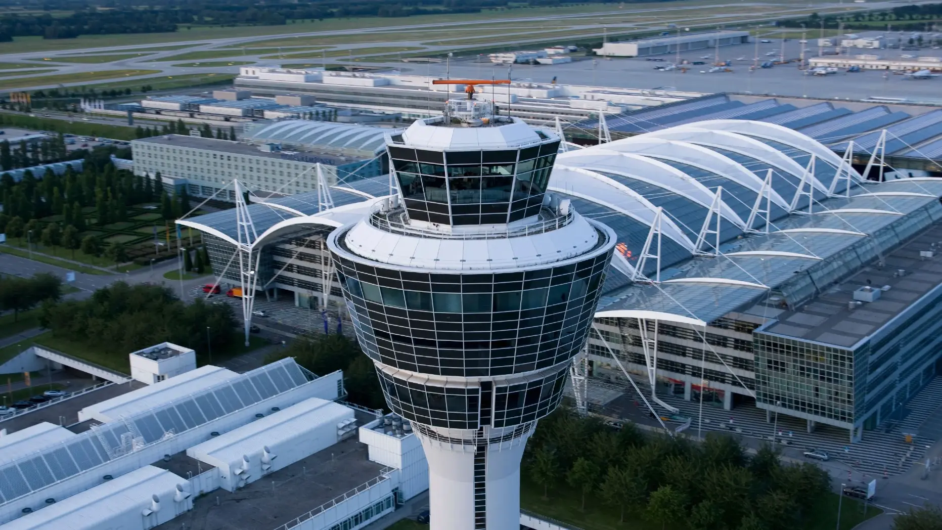 Luchtverkeersleiding gebouw stalen constructie