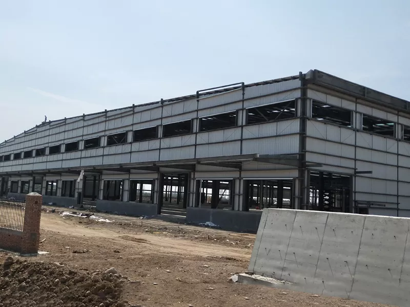 Duurzaam magazijn met staalconstructie