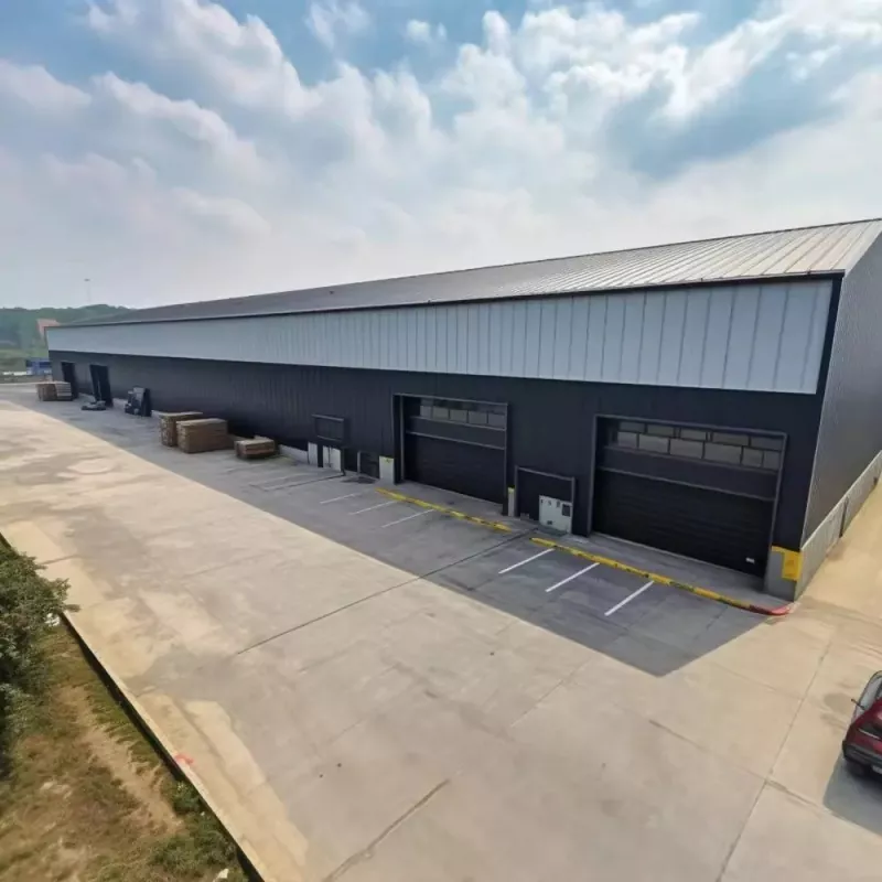 Magazijn voor stalen constructies met grote overspanning