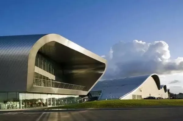 Zakenjetterminal met staalconstructie