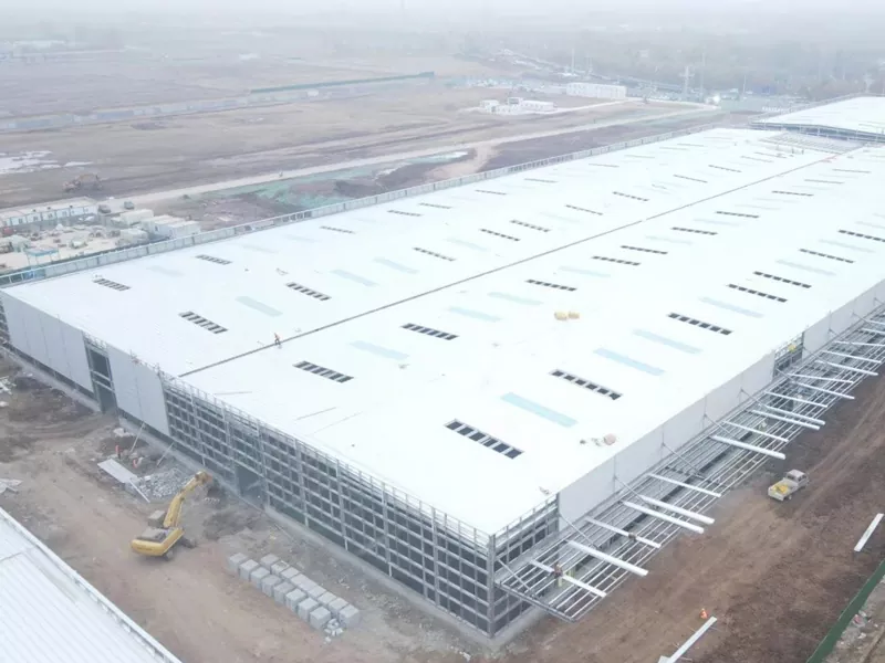 Gebouw van een staaldistributiecentrum